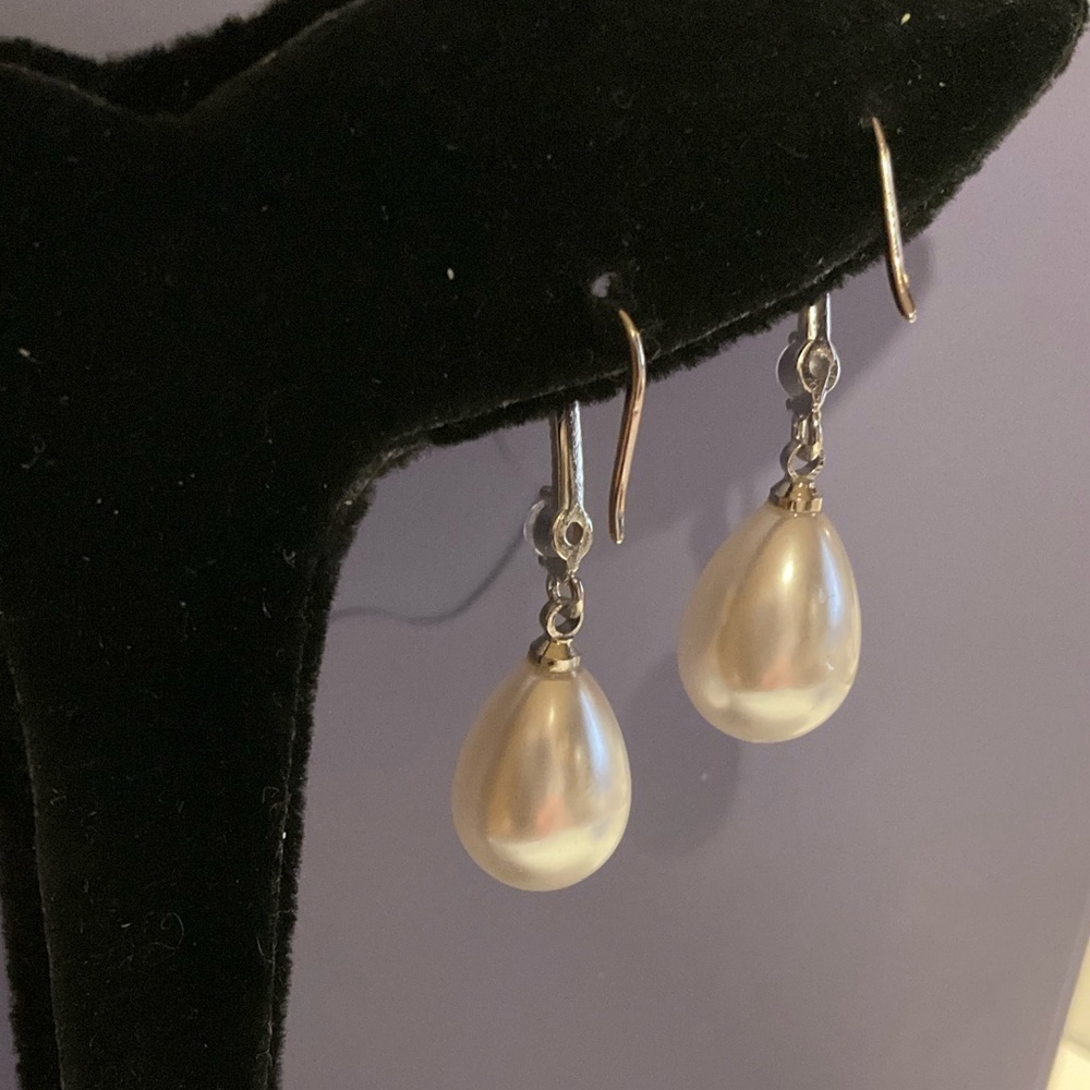 Lustrous Pear Drop Pearl Earrings on Silver Hooks with Single Crystal Bridal - Picture 10 of 12
